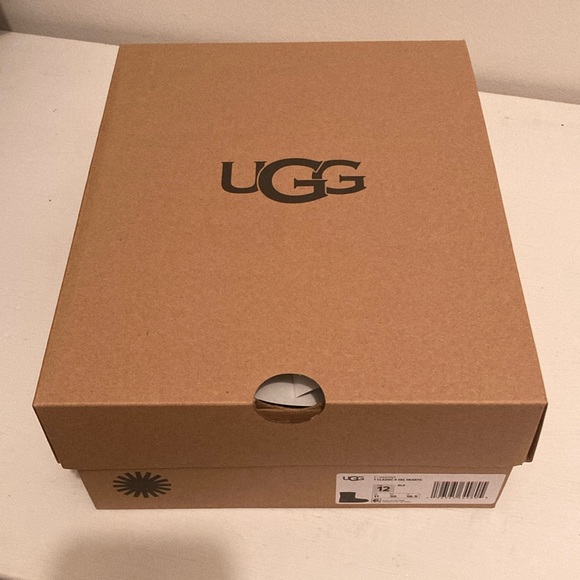 UGG toddler 12 classic ll gel hearts black boots. NWT, in box. Bundle and save - Picture 7 of 7